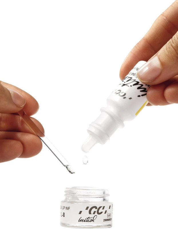 GC Initial IQ Lustre Pastes ONE  Flasche  8 ml Refresh Liquid