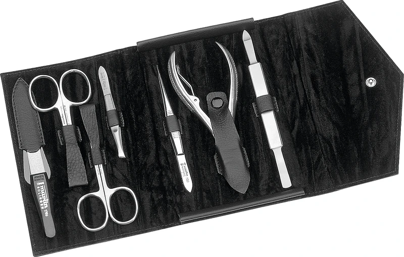 Manikür-Set   Set  2 Scheren, 1 Zange, 2 Pinz, 1 Feile, 1 Rein, 1 Tasche